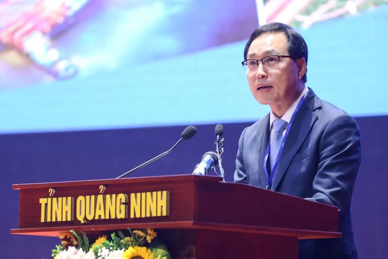 Tổng giám đốc Tổ hợp Samsung Việt Nam Choi Joo Ho phát biểu tại Hội nghị.