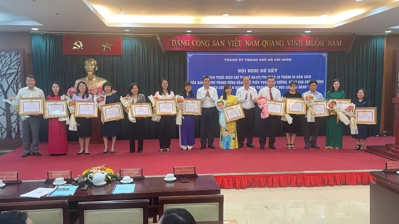 Các cá nhân, tập thể được Thành ủy Thành phố Hồ Chí Minh trao giấy khen có thành tích xuất sắc thực hiện Chỉ thị số 20-CT/TW.