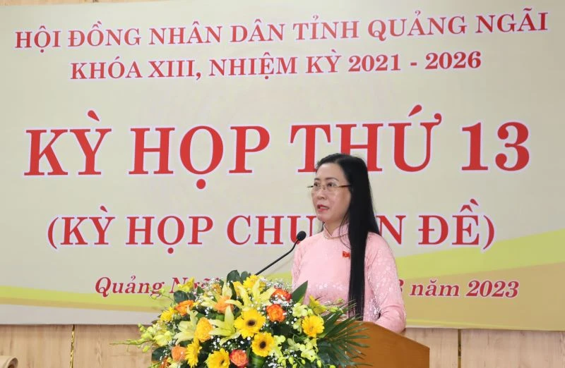 Bí thư Tỉnh ủy, Chủ tịch Hội đồng nhân dân tỉnh Quảng Ngãi Bùi Thị Quỳnh Vân phát biểu tại Kỳ họp. 