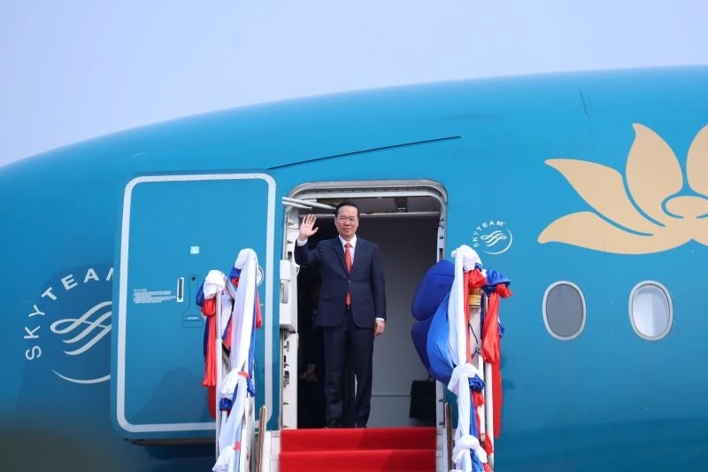 Chủ tịch nước Võ Văn Thưởng đến Thủ đô Viêng Chăn, bắt đầu chuyến thăm chính thức nước Cộng hòa dân chủ nhân dân Lào.