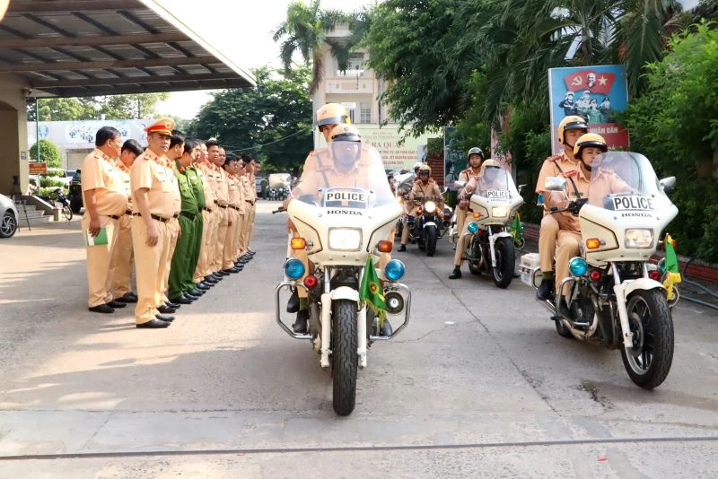 Lực lượng Cảnh sát giao thông Công an tỉnh Đồng Nai ra quân tăng cường công tác bảo đảm trật tự an toàn giao thông.