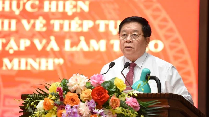 Đồng chí Nguyễn Trọng Nghĩa, Bí thư Trung ương Đảng, Trưởng Ban Tuyên giáo Trung ương phát biểu kết luận hội nghị.