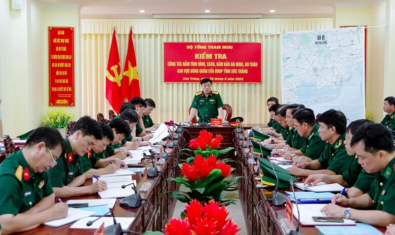 Đại tá Lê Văn Đãng, Phó Cục trưởng Cục tác chiến, Bộ Tổng tham mưu phát biểu kết luận kiểm tra.