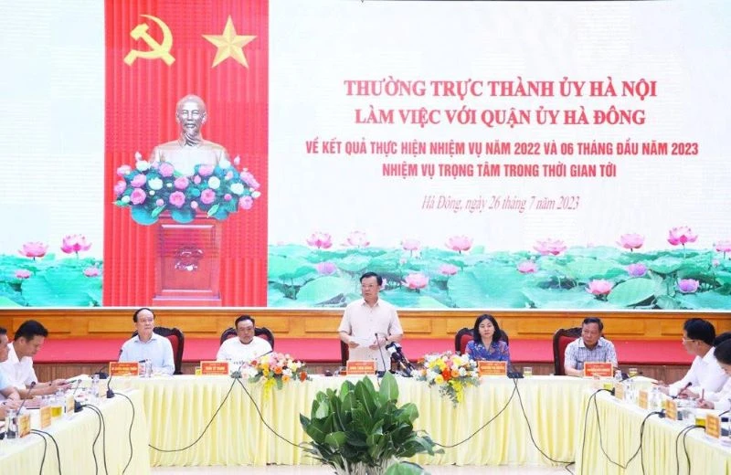 Bí thư Thành ủy Hà Nội Đinh Tiến Dũng phát biểu kết luận buổi làm việc.