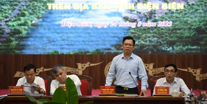 Đồng chí Phạm Đức Toàn, Phó Chủ tịch Thường trực Ủy ban nhân dân tỉnh Điện Biên, phát biểu chỉ đạo tại buổi gặp mặt nhà đầu tư. 