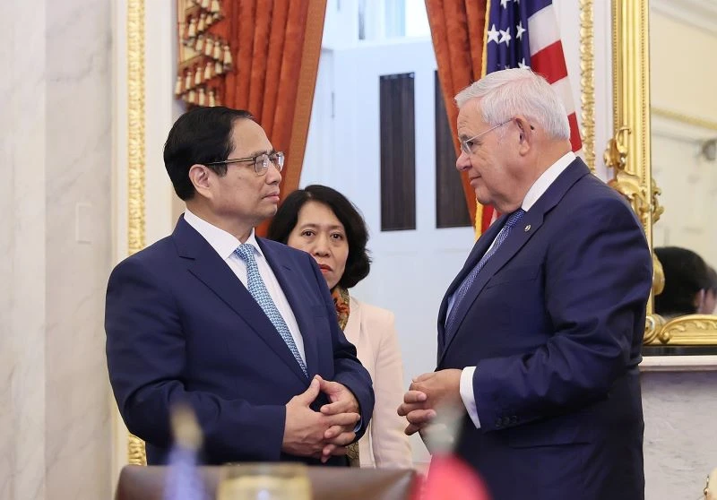 Thủ tướng Phạm Minh Chính gặp Chủ tịch Ủy ban Đối ngoại Thượng viện Hoa Kỳ. (Ảnh: Dương Giang)