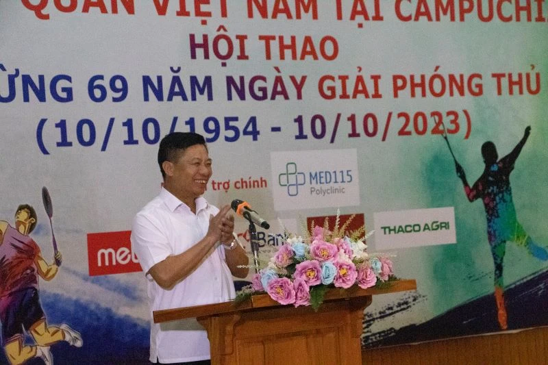 Đại sứ Nguyễn Huy Tăng phát biểu khai mạc hội thao.