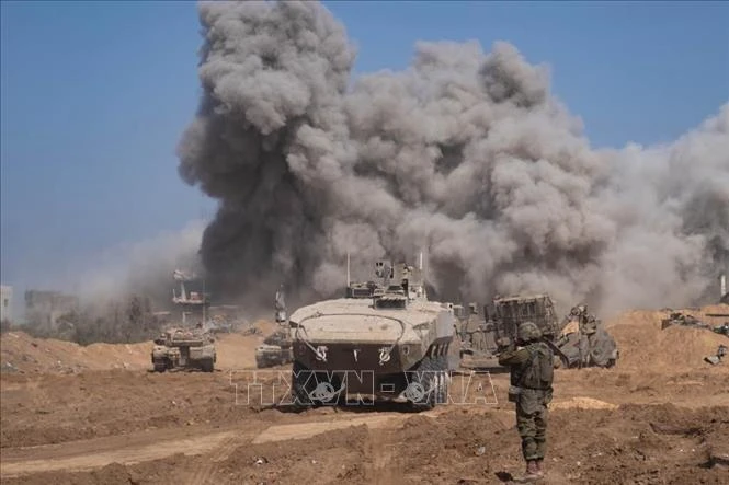 Lực lượng Israel triển khai chiến dịch tấn công trên bộ ở Dải Gaza ngày 5/11/2023. (Ảnh: THX/TTXVN)