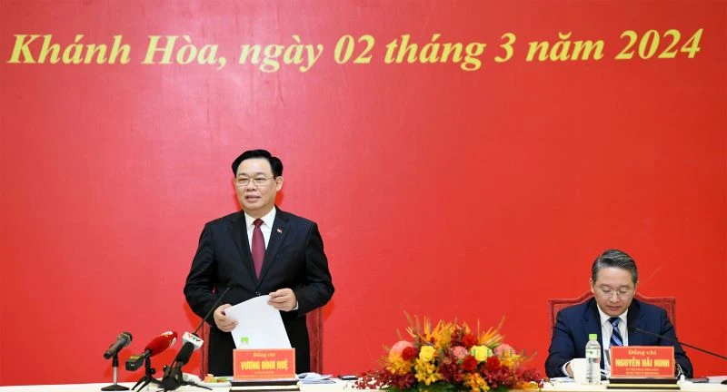 Chủ tịch Quốc hội Vương Đình Huệ làm việc với Ban Thường vụ Tỉnh ủy Khánh Hòa.