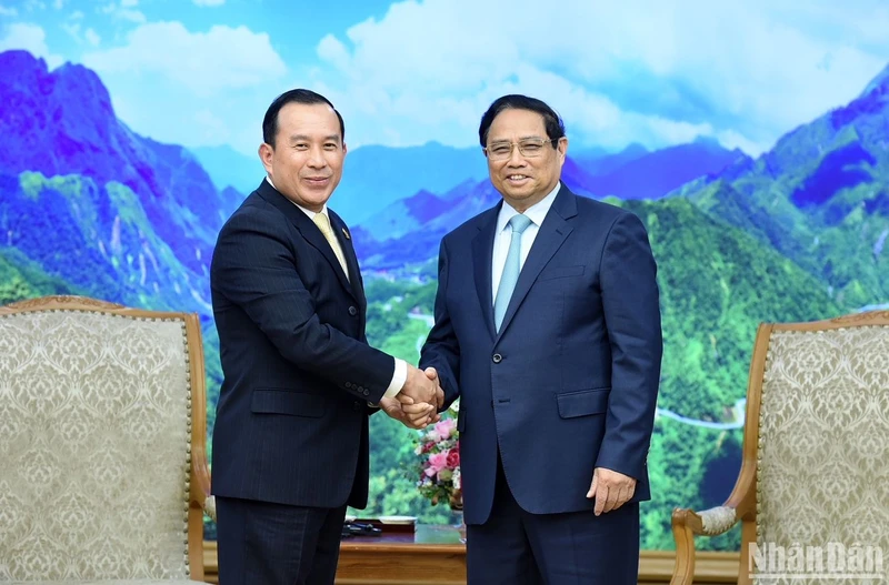 Thủ tướng Phạm Minh Chính tiếp Bộ trưởng Thanh tra Vương quốc Campuchia Huot Hak. (Ảnh: TRẦN HẢI)