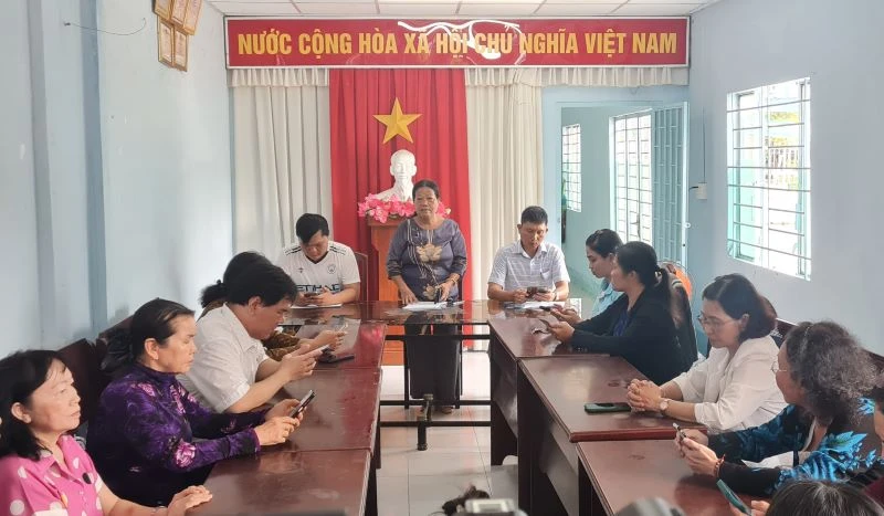 Ứng dụng Sổ tay đảng viên điện tử trong sinh hoạt ở Chi bộ khu vực 4, phường I, thành phố Vị Thanh. 