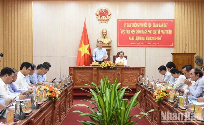 Chủ nhiệm Ủy ban Khoa học, Công nghệ và Môi trường Quốc hội Lê Quang Huy phát biểu tại buổi làm việc với Ủy ban nhân dân tỉnh Quảng Ngãi.