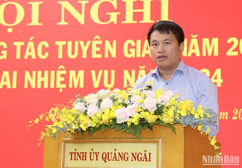 Phó Bí thư Thường trực Tỉnh ủy, Trưởng Đoàn đại biểu Quốc hội tỉnh Quảng Ngãi Đặng Ngọc Huy phát biểu chỉ đạo Hội nghị. 