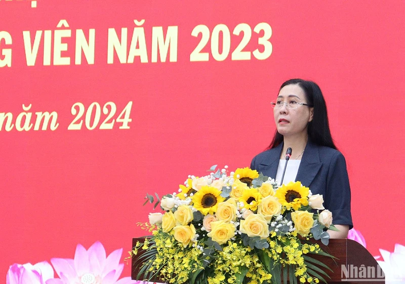 Đồng chí Bùi Thị Quỳnh Vân, Ủy viên Trung ương Đảng, Bí thư Tỉnh ủy, Chủ tịch Hội đồng nhân dân tỉnh Quảng Ngãi phát biểu kết luận Hội nghị. 