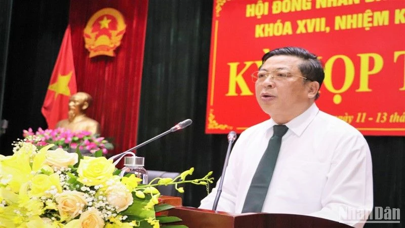 Đồng chí Trần Hồng Minh, Bí thư Tỉnh ủy Cao Bằng phát biểu ý kiến tại kỳ họp.