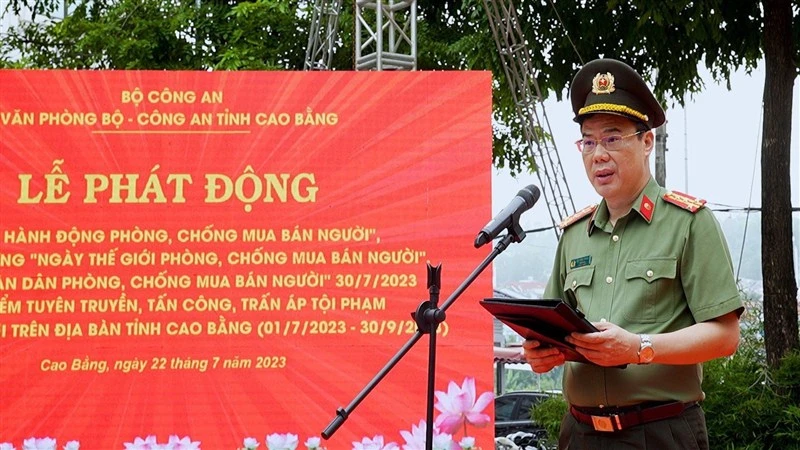 Đại tá Vũ Hồng Quang, Giám đốc Công an tỉnh Cao Bằng phát biểu ý kiến tại buổi lễ.