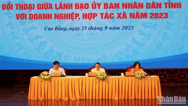 Thường trực Ủy ban nhân dân tỉnh Cao Bằng chủ trì hội nghị đối thoại với doanh nghiệp và hợp tác xã trên địa bàn.