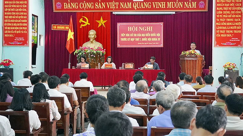 Đoàn đại biểu Quốc hội tỉnh Quảng Bình tiếp xúc cử tri thị xã Ba Đồn trước kỳ họp thứ 7, Quốc hội khóa XV. Ảnh: Công Hợp