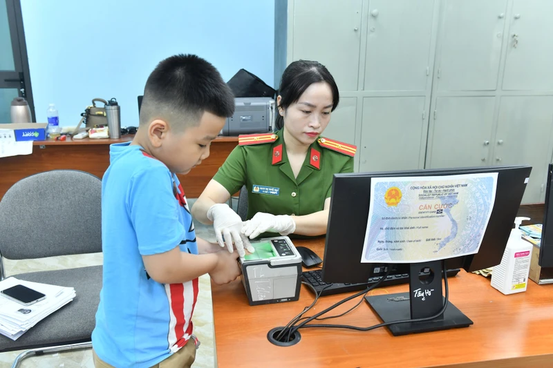 Số hóa, làm sạch và liên thông dữ liệu là yếu tố quan trọng để thúc đẩy chất lượng dịch vụ công trực tuyến. Ảnh: Đăng Khoa