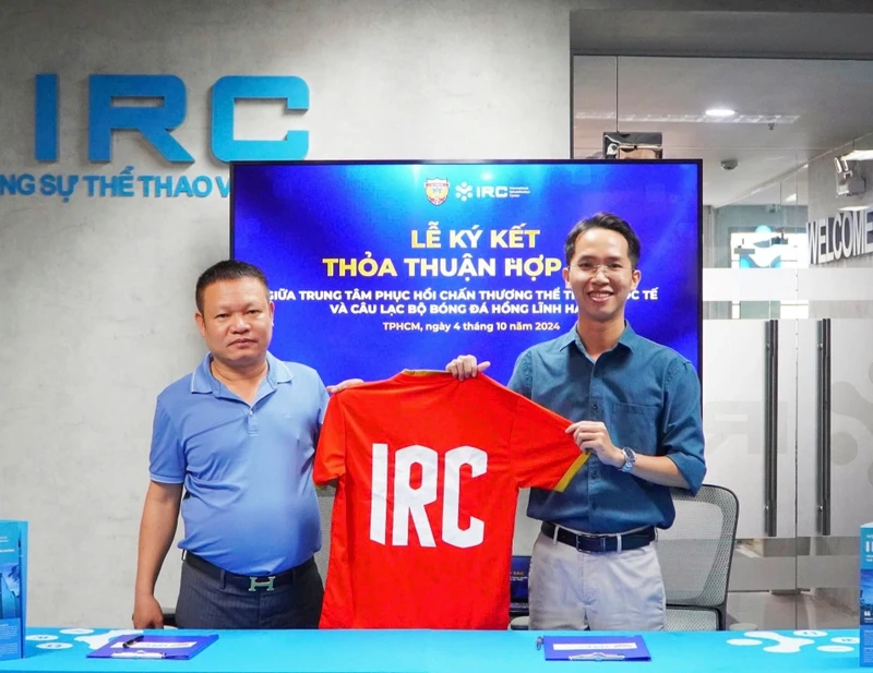 IRC ký thỏa thuận hợp tác với Câu lạc bộ Hà Tĩnh, tháng 10/2024.