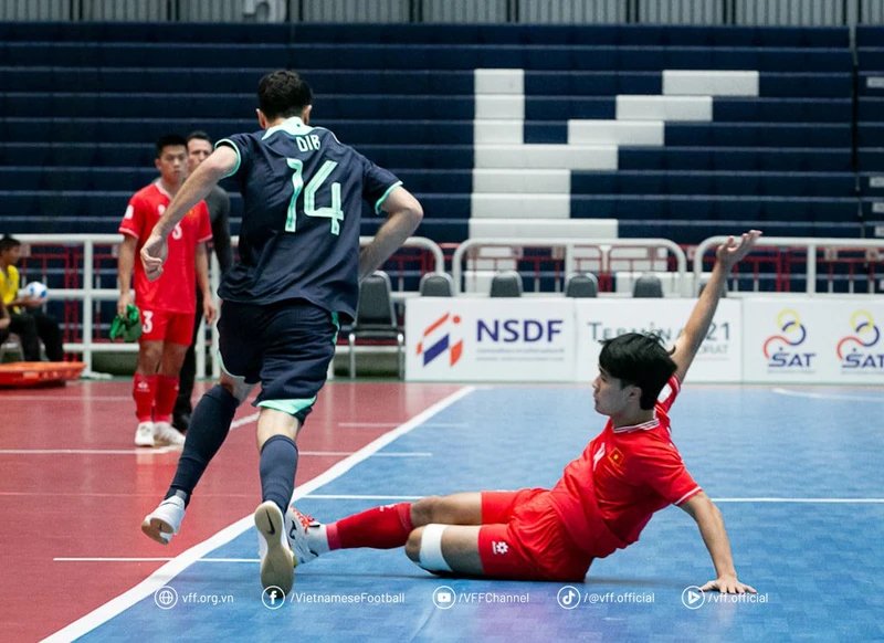 Lứa trẻ của Đội tuyển futsal Việt Nam gây ấn tượng với tinh thần thi đấu quả cảm. Ảnh: VFF