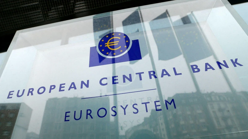 Biểu trưng của ECB bên ngoài trụ sở của cơ quan này tại Frankfurt, Đức, tháng 12/2016. (Ảnh: Reuters)