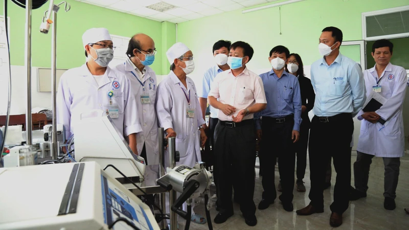 Việc tặng máy ECMO tim phổi nhân tạo giúp Bệnh viện đa khoa tỉnh Quảng Ngãi nâng cao năng lực cấp cứu, điều trị.