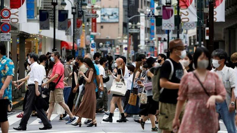 Nhật Bản đang trải qua làn sóng lây nhiễm thứ 7. (Ảnh: Reuters)