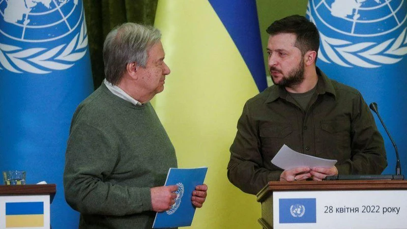 Tổng Thư ký Liên hợp quốc Antonio Guterres và Tổng thống Ukraine Volodymyr Zelenskiy trong cuộc họp báo chung tại Kiev, ngày 28/4/2022. (Ảnh: Reuters)