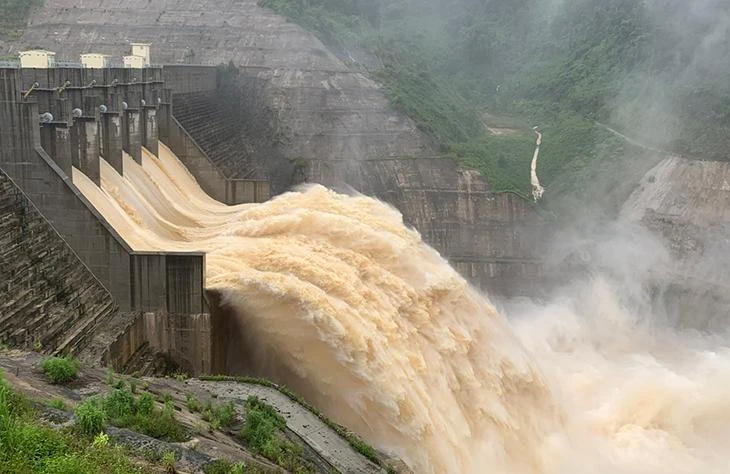 Thủy điện Sông Bung 4 tiếp tục vận hành điều tiết nước về hạ du.