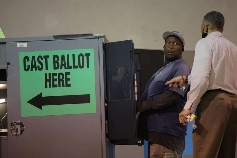 Cử tri bỏ phiếu tại Austell, bang Georgia, ngày 8/11/2022. (Ảnh: Reuters)