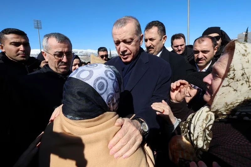 Tổng thống Thổ Nhĩ Kỳ Erdogan gặp người dân tại Kahramanmaras, ngày 8/2/2023. (Ảnh: Văn phòng Báo chí Tổng thống Thổ Nhĩ Kỳ)
