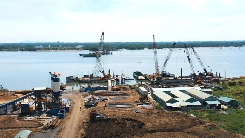 Khu vực cầu Nhơn Trạch thuộc dự án thành phần 1A, Dự án Vành đai 3 được Ban Quản lý dự án Mỹ Thuận (chủ đầu tư) triển khai thi công trước.