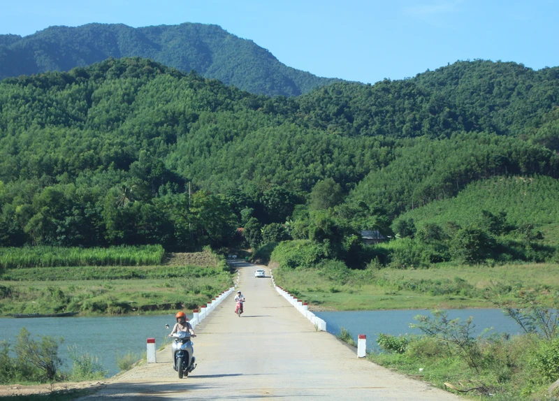 Đường vào xã an toàn khu Ba Lòng ngày nay.