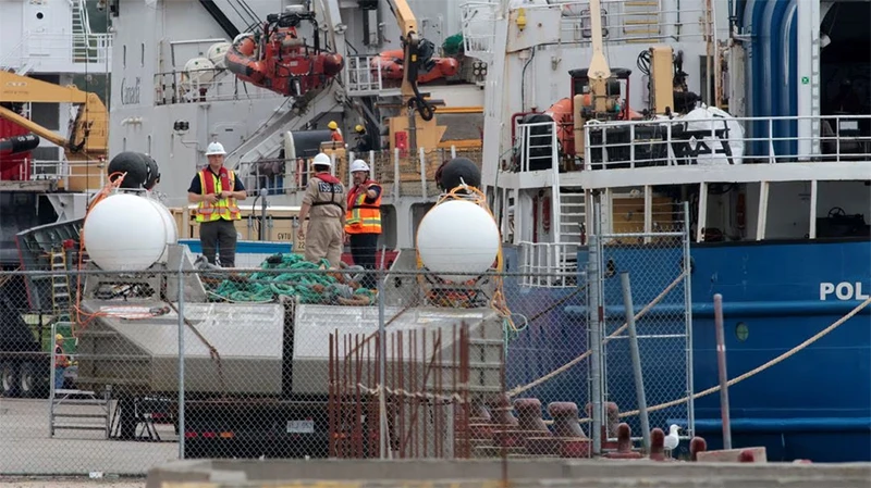 "Tàu mẹ" Polar Prince đang được kiểm tra tại cảng St.John's, tỉnh Newfoundland, Canada, ngày 25/6/2023. (Ảnh: Reuters)