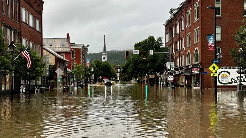 Tuyến đường bị ngập tại bang Vermont, Mỹ, ngày 11/7/2023. (Ảnh: Reuters)