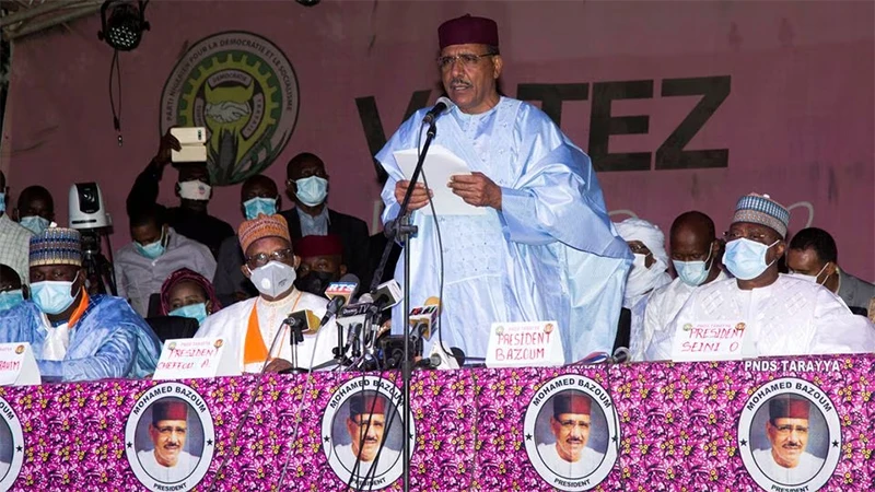 Ông Mohamed Bazoum phát biểu trước người ủng hộ sau khi được tuyên bố giành chiến thắng trong cuộc bầu cử Tổng thống tại Niger, ngày 23/2/2021. (Ảnh: Reuters)
