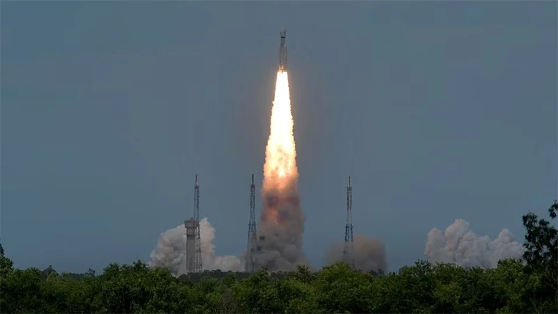 Ấn Độ phóng tàu vũ trụ Chandrayaan-3 từ Trung tâm không gian Satish Dhawan tại bang Andhra Pradesh, ngày 14/7. (Ảnh: Reuters)