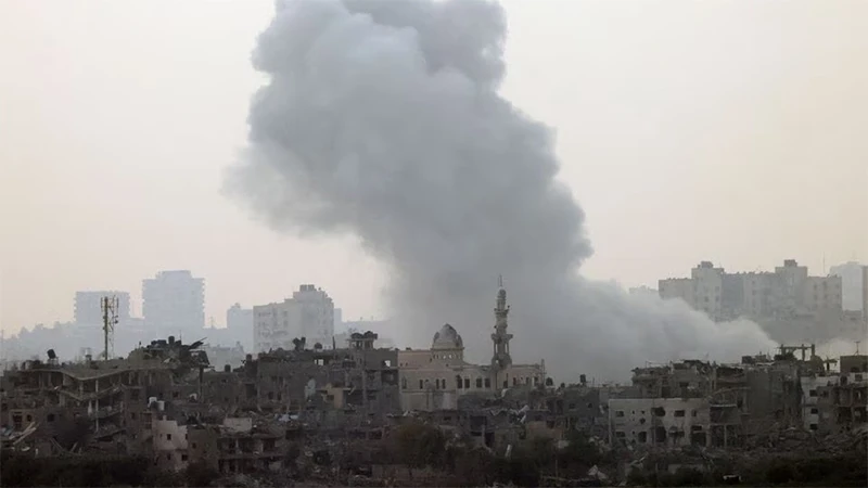 Khói bốc lên sau vụ tấn công của Israel vào Gaza, ngày 24/10/2023. (Ảnh: REUTERS)