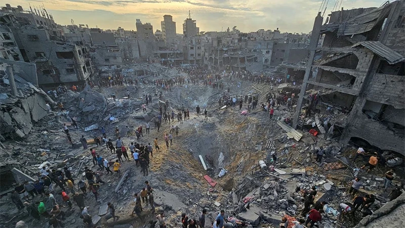 Trại tị nạn Jabalia ở Dải Gaza sau khi bị quân đội Israel oanh tạc, ngày 31/10/2023. (Ảnh: Reuters)