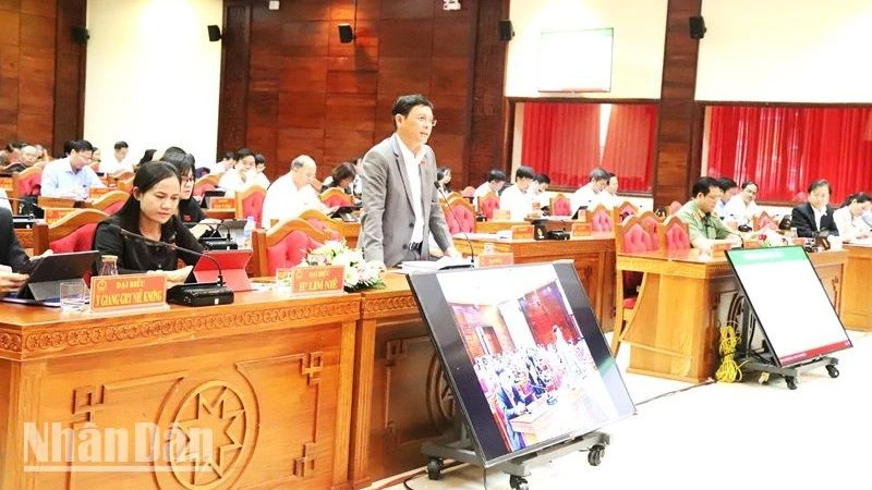 Phó Chủ tịch Thường trực Ủy ban nhân dân tỉnh Đắk Lắk Nguyễn Tuấn Hà phát biểu ý kiến tại buổi thảo luận tại hội trường.