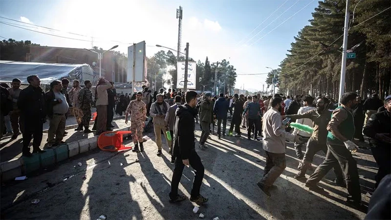 Hiện trường vụ đánh bom tại nghĩa trang nơi diễn ra lễ tưởng niệm ông Qassem Soleimani, ngày 3/1/2024. (Ảnh: WANA)