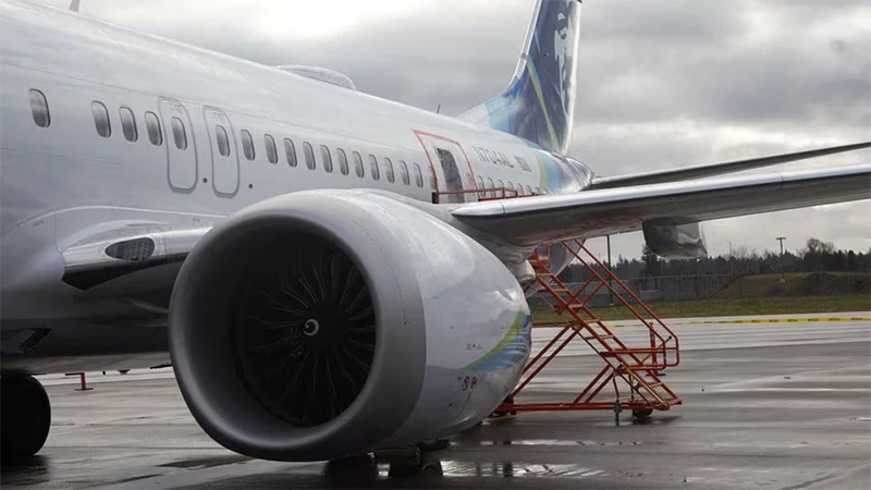 Ủy ban An toàn giao thông quốc gia (NTSB) Mỹ đang điều tra sự cố trên máy bay Boeing 737-9 MAX của hãng hàng không Alaska Airlines. Ảnh: REUTERS