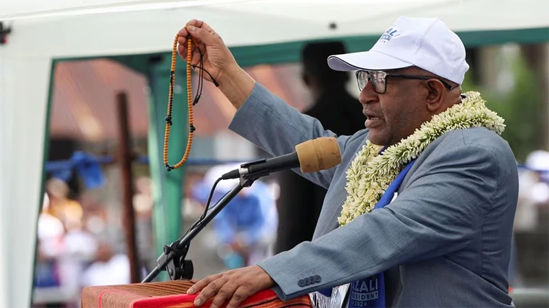Tổng thống Comoros Azali Assoumani phát biểu trước người ủng hộ, ngày 9/1/2024. (Ảnh: REUTERS)
