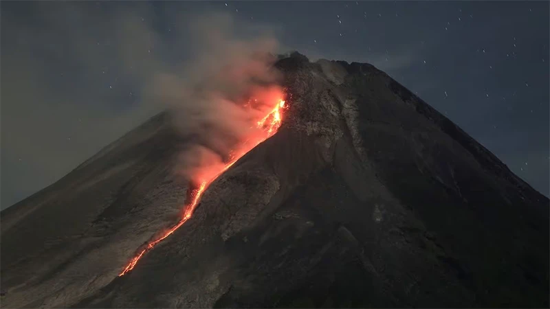 Núi lửa Merapi tại Indonesia phun trào. (Ảnh: REUTERS)