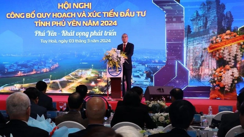 Ủy viên Trung ương Đảng, Bí thư Tỉnh ủy, Trưởng Đoàn đại biểu Quốc hội tỉnh Phú Yên Phạm Đại Dương phát biểu tại Hội nghị.