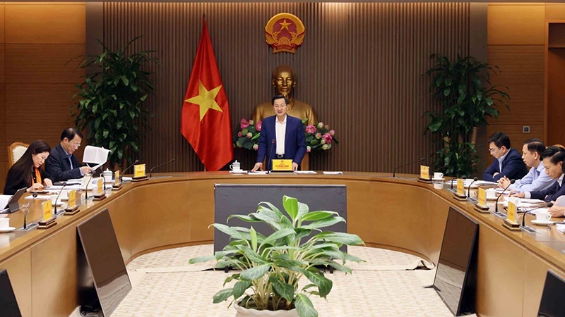 Phó Thủ tướng Chính phủ Lê Minh Khái chủ trì cuộc họp. (Ảnh: VGP)