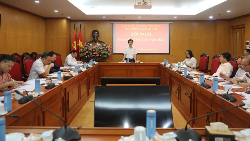 Phó Bí thư Đảng ủy Khối, Trưởng Ban Chỉ đạo 35 Đảng bộ Khối Nguyễn Quang Trường chủ trì hội nghị.