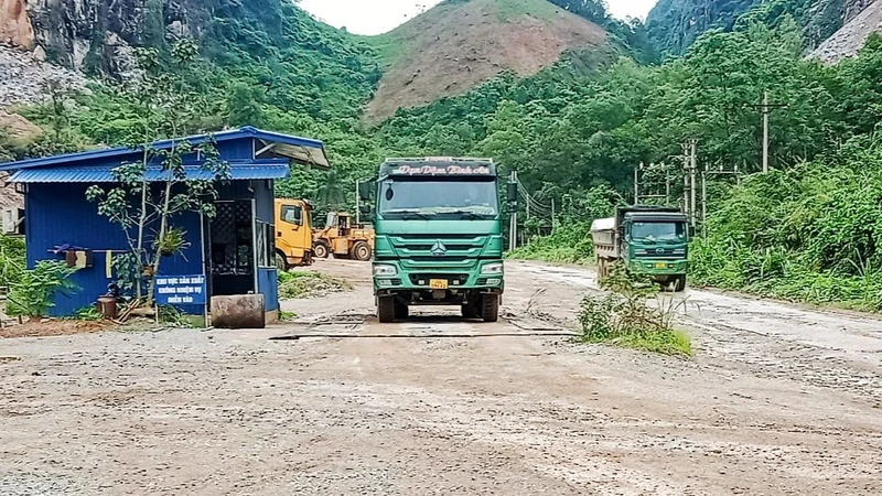 Mỏ đá Lân Đăm 2 ở xã Quang Sơn, huyện Đồng Hỷ thực hiện lắp đặt trạm cân, camera theo dõi vận chuyển khoáng sản ra khỏi mỏ.