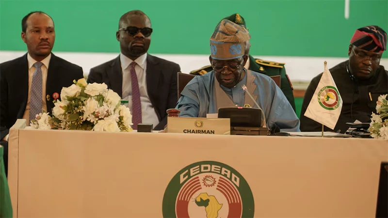 Ông Bola Ahmed Tinubu, Tổng thống Nigeria, Chủ tịch ECOWAS, phát biểu khai mạc Hội nghị cấp cao ECOWAS diễn ra tại Abuja, Nigeria, ngày 7/7/2024. (Ảnh: Reuters)